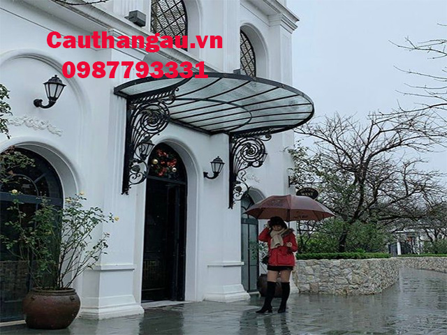 Kiểu chân nhện Spider giúp mái kính ban công thêm độc đáo, hút mắt